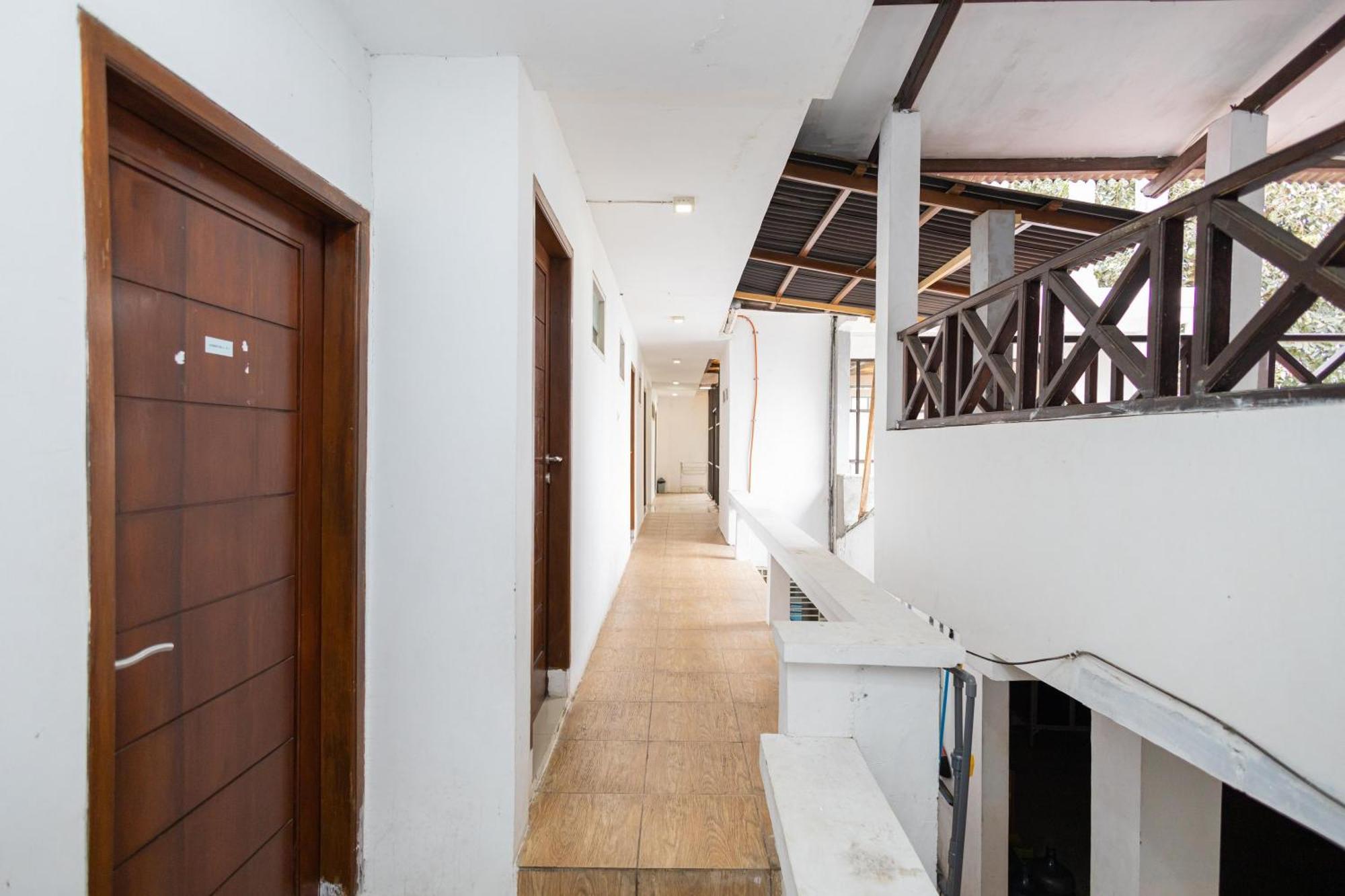 Reddoorz Syariah At Wisma Djokorio Poncokusumo มะลัง ภายนอก รูปภาพ