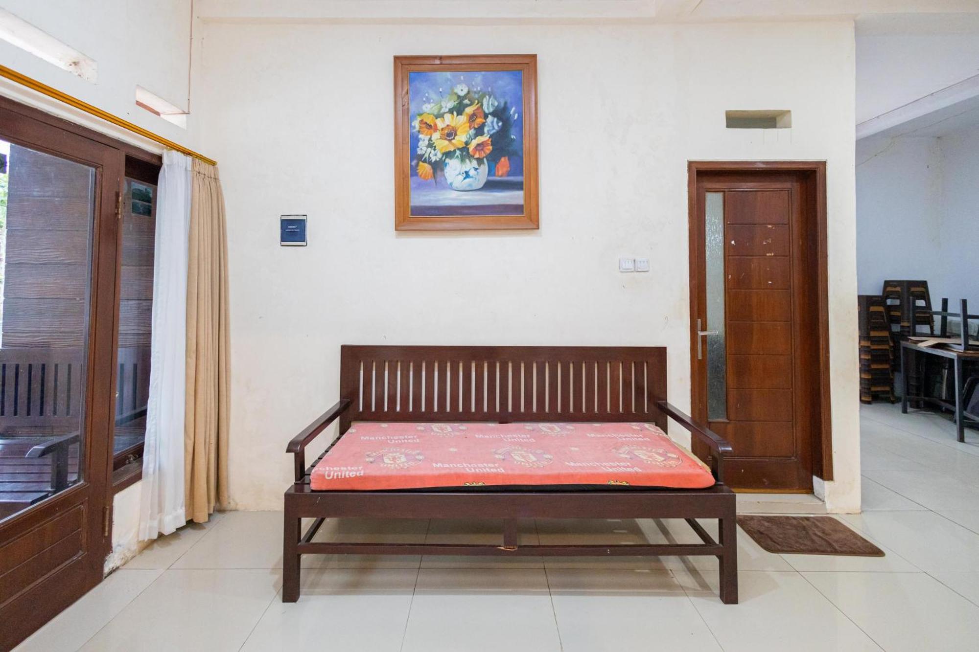 Reddoorz Syariah At Wisma Djokorio Poncokusumo มะลัง ภายนอก รูปภาพ